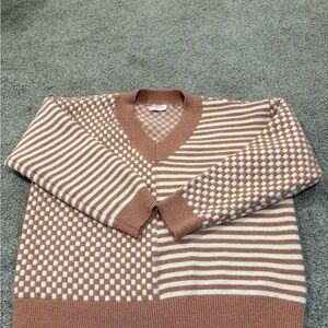 Elegant V-Neck Sweater in Peachy Brown and White Abstract Design